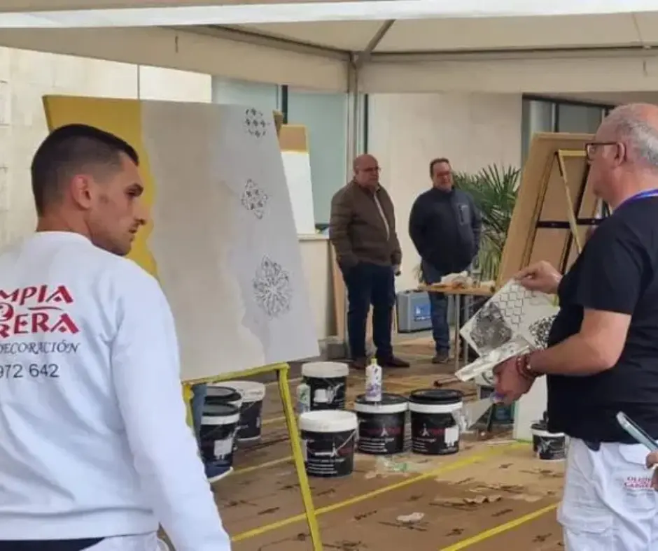 Antonio y Felipe trabajando con técnicas de alta decoración. 2ª Feria de alta decoración